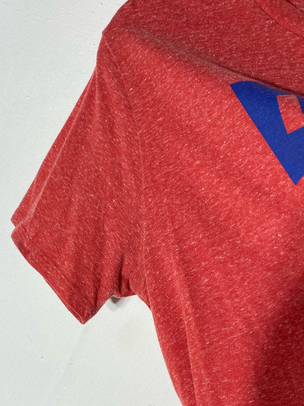 5/$25 Levi's Heathered Red Blue Batwing Logo Graphic T Shirt  XL - Picture 8 of 12